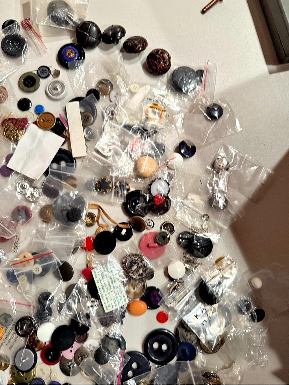 Assorted Buttons Craft Sewing Collection - Picture 4 of 7